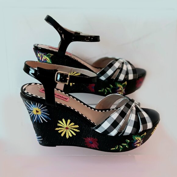 EUC ~ BETSEY JOHNSON Floral Embroidered Platform Wedge Sandals ~ Size: 9.5 - Picture 9 of 10